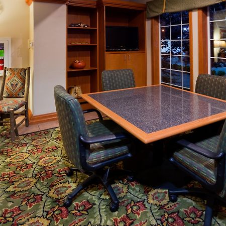 Wyndham Garden Anchorage Airport Hotel Exterior photo