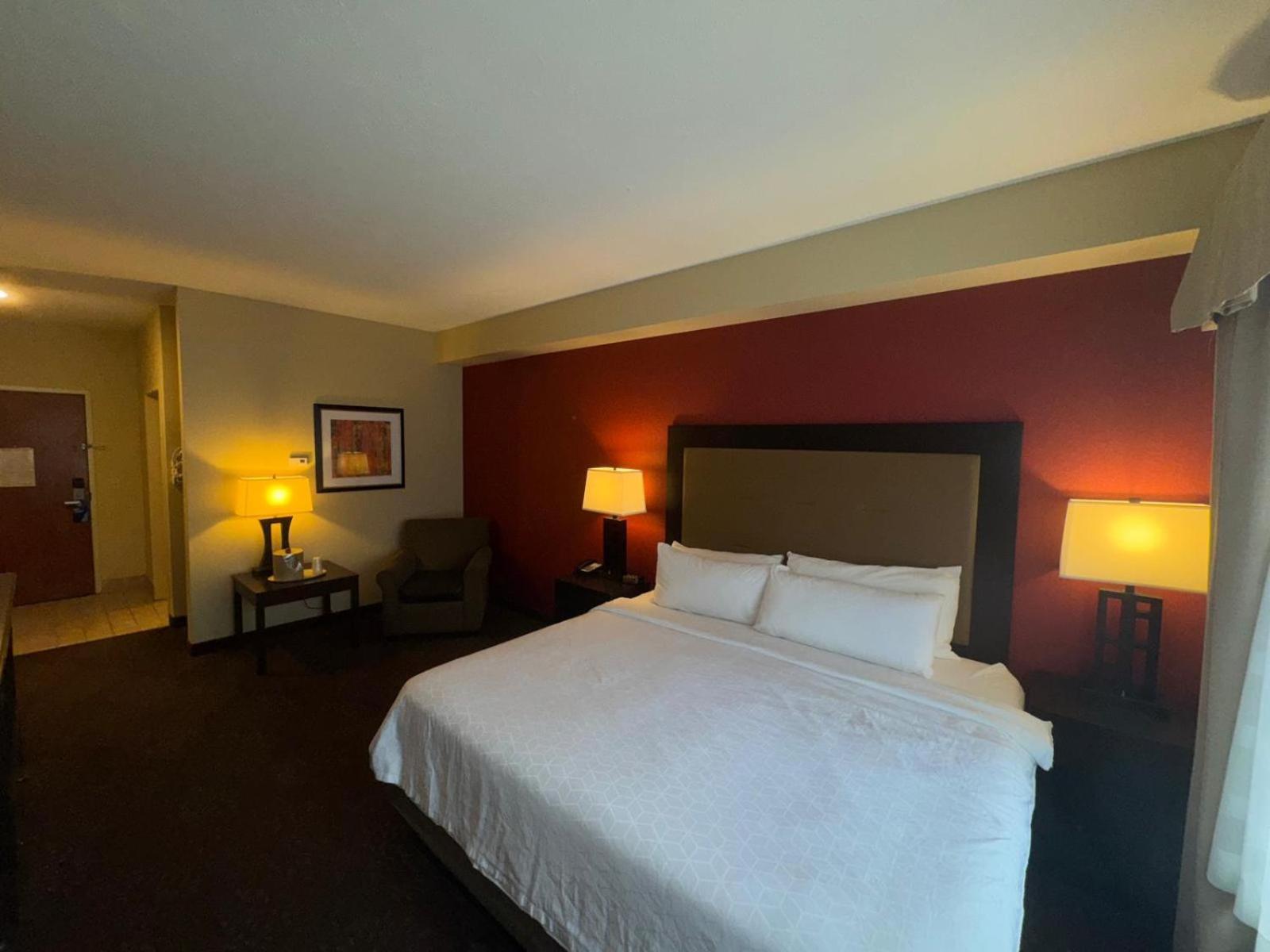 Wyndham Garden Anchorage Airport Hotel Exterior photo