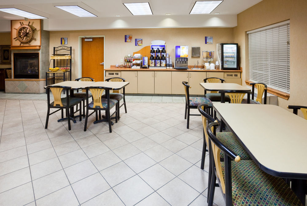 Wyndham Garden Anchorage Airport Hotel Restaurant photo